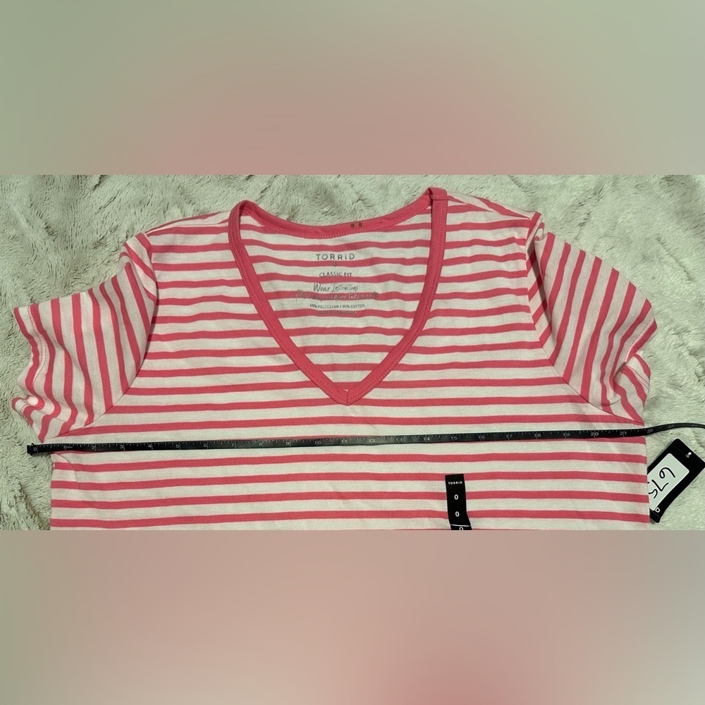 Torrid Girlfriend Signature Jersey V-Neck Tee - Picture 8 of 12